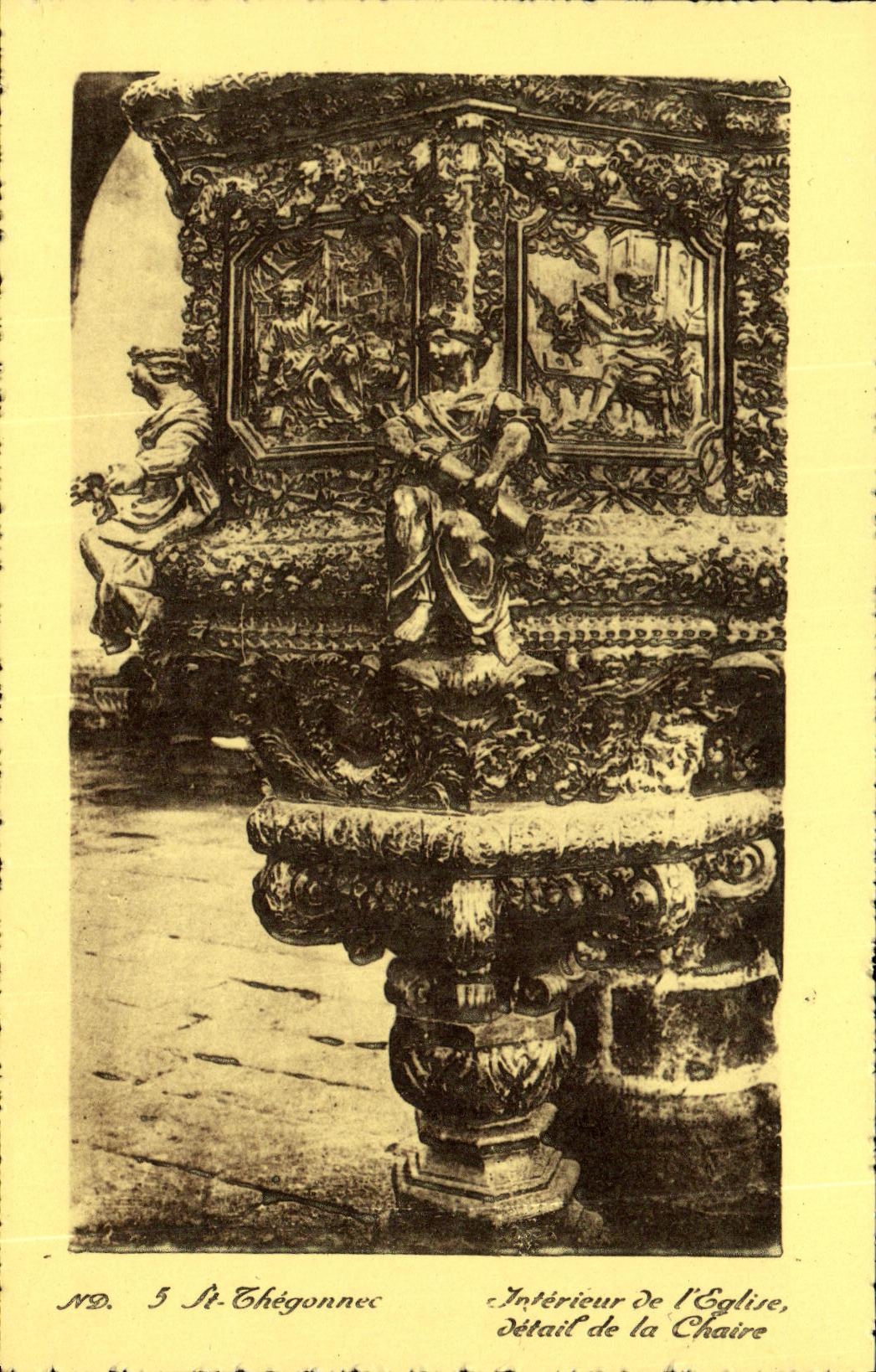 St-Thégonnec — Intérieur de l'église, détail de la chaire — CPAPHIL