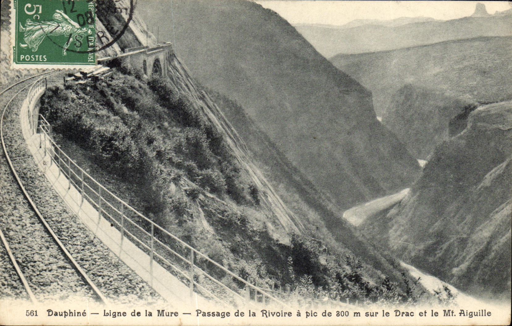 Dauphiné — Ligne de la Mure — Passage de la Rivoire à pic de 300 m sur le Drac et le Mt. Aiguille — Papeterie des Alpes, Eng. Robert, Grenoble, n° 561