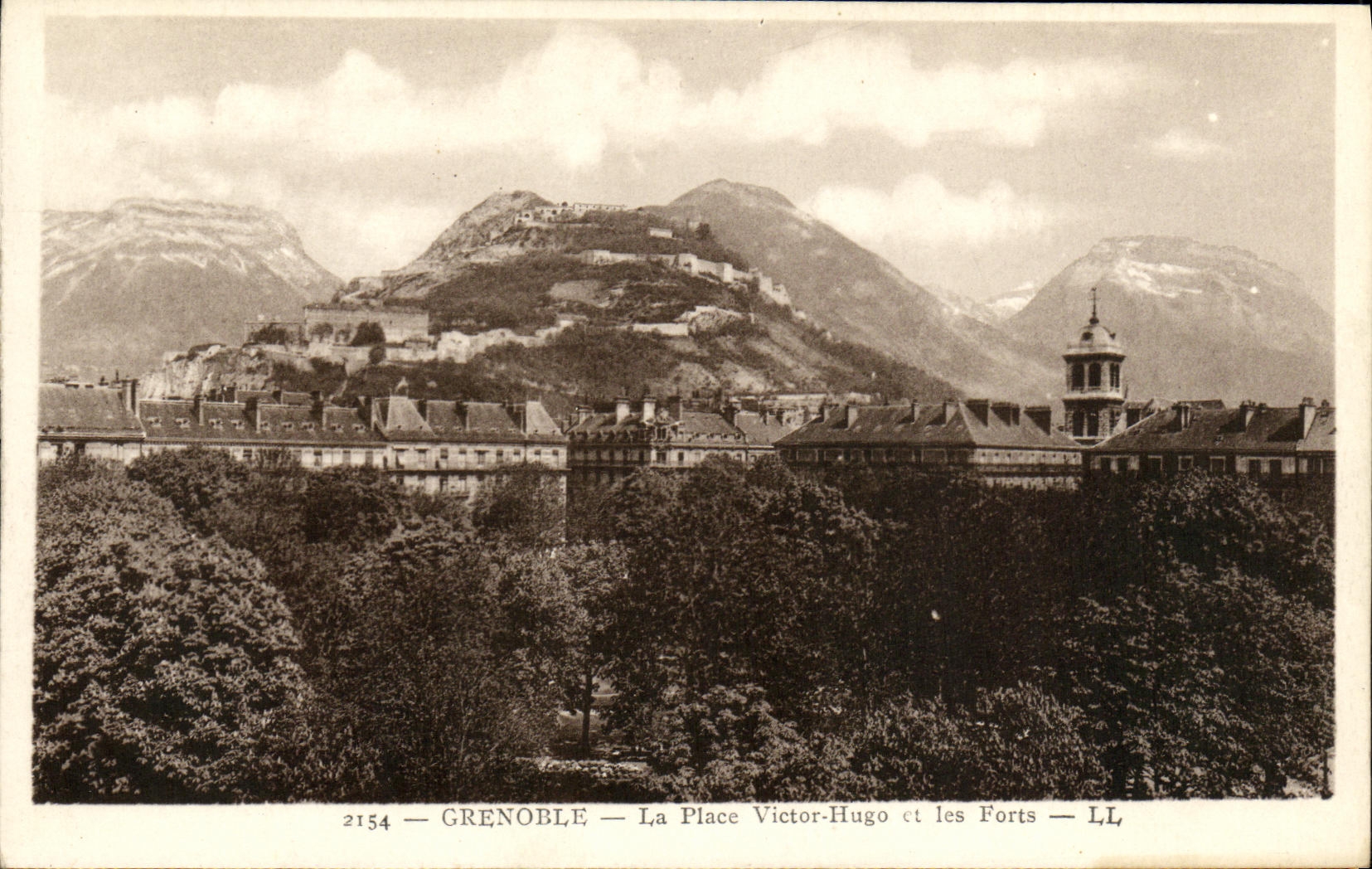 Grenoble — La Place Victor-Hugo et les Forts — LL