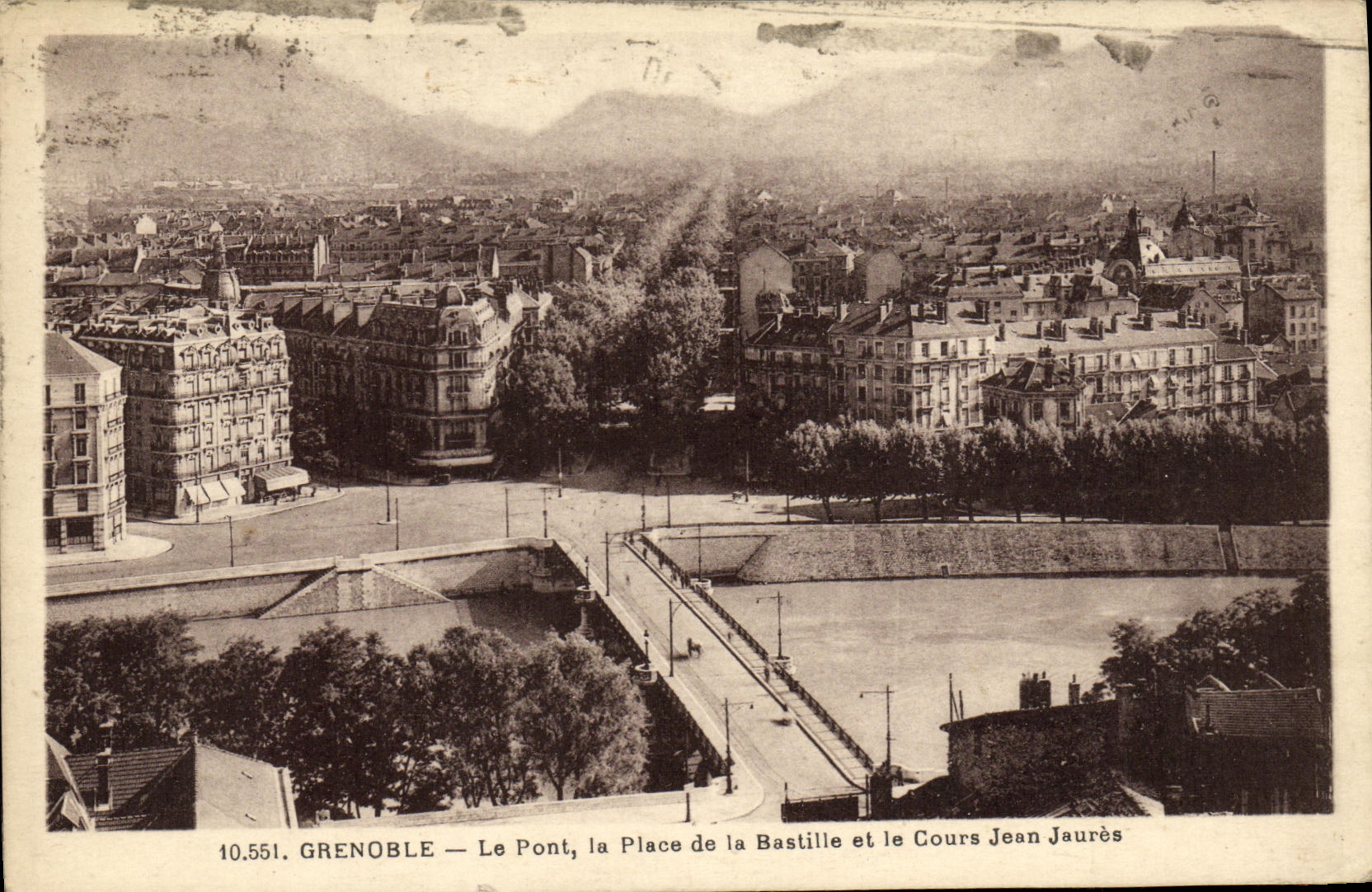 Grenoble — Le Pont, la Place de la Bastille et le Cours Jean Jaurès — éditeur inconnu, n° 10.551