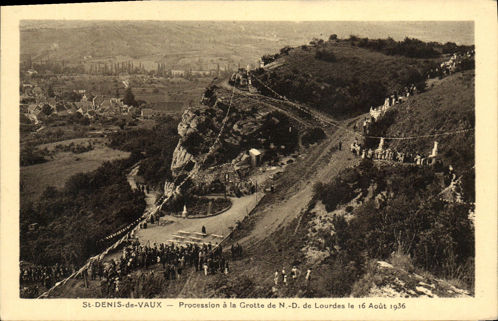 CPA St Denis de Vaux Procession a la Grotte de ND de Lourdes le 16 aout 1936