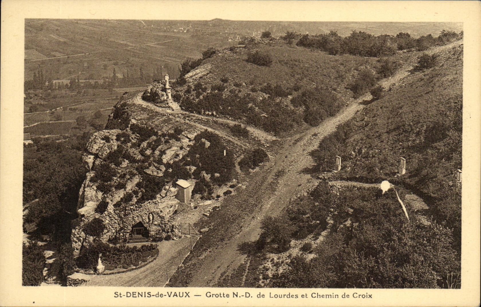 St-DENIS-de-VAUX — Grotte N.-D. de Lourdes et Chemin de Croix