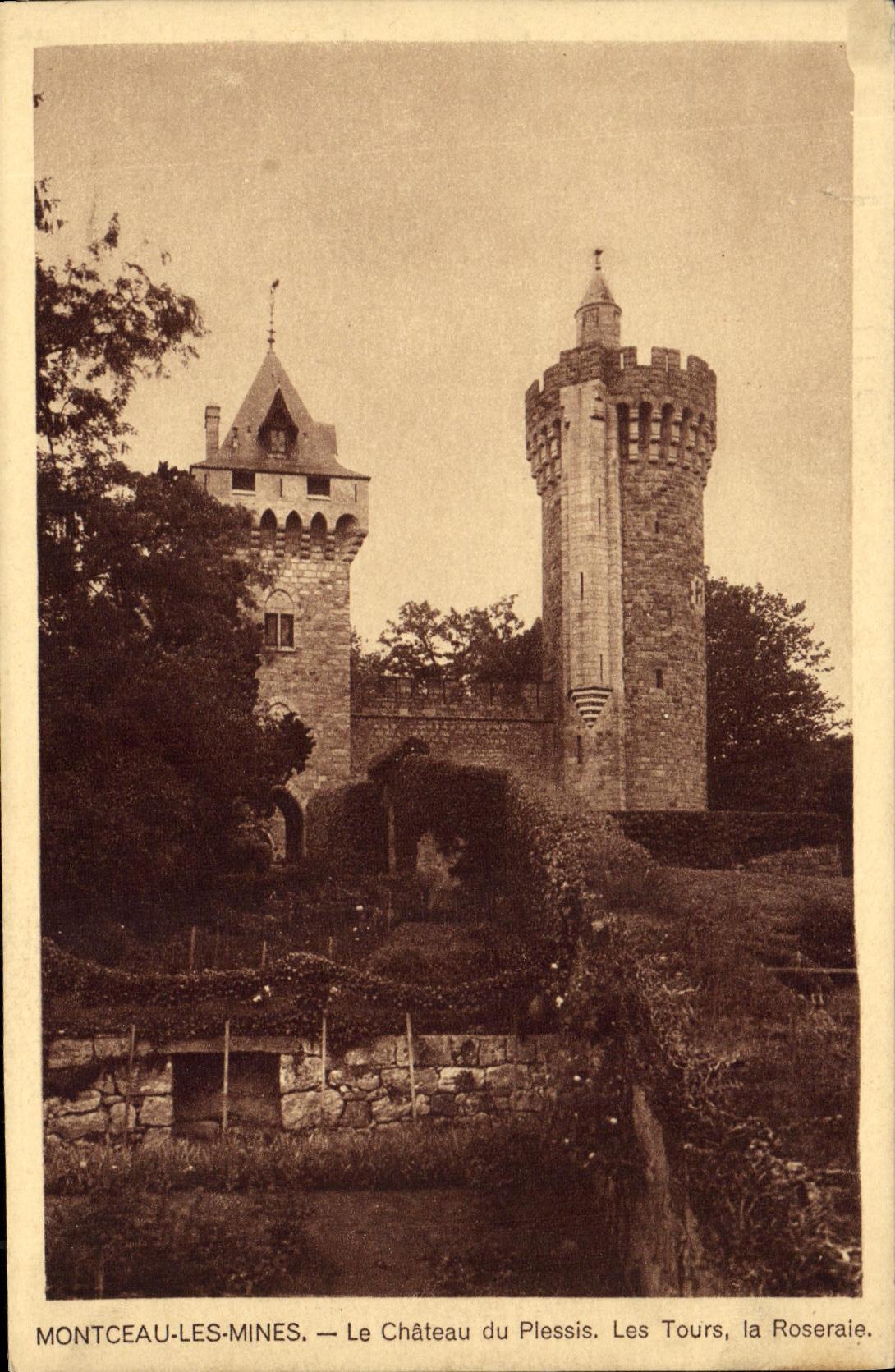 Montceau-les-Mines — Le Château du Plessis. Les Tours, la Roseraie.