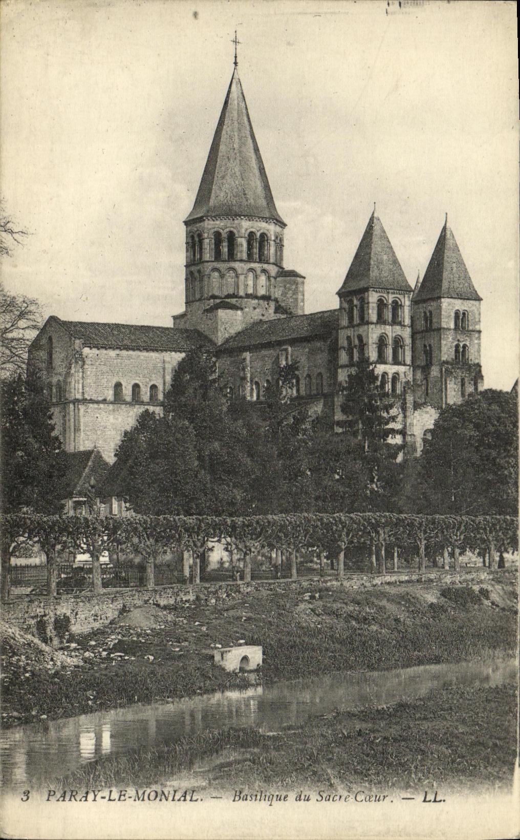 Paray-le-Monial — Basilique du Sacré-Cœur — LL.