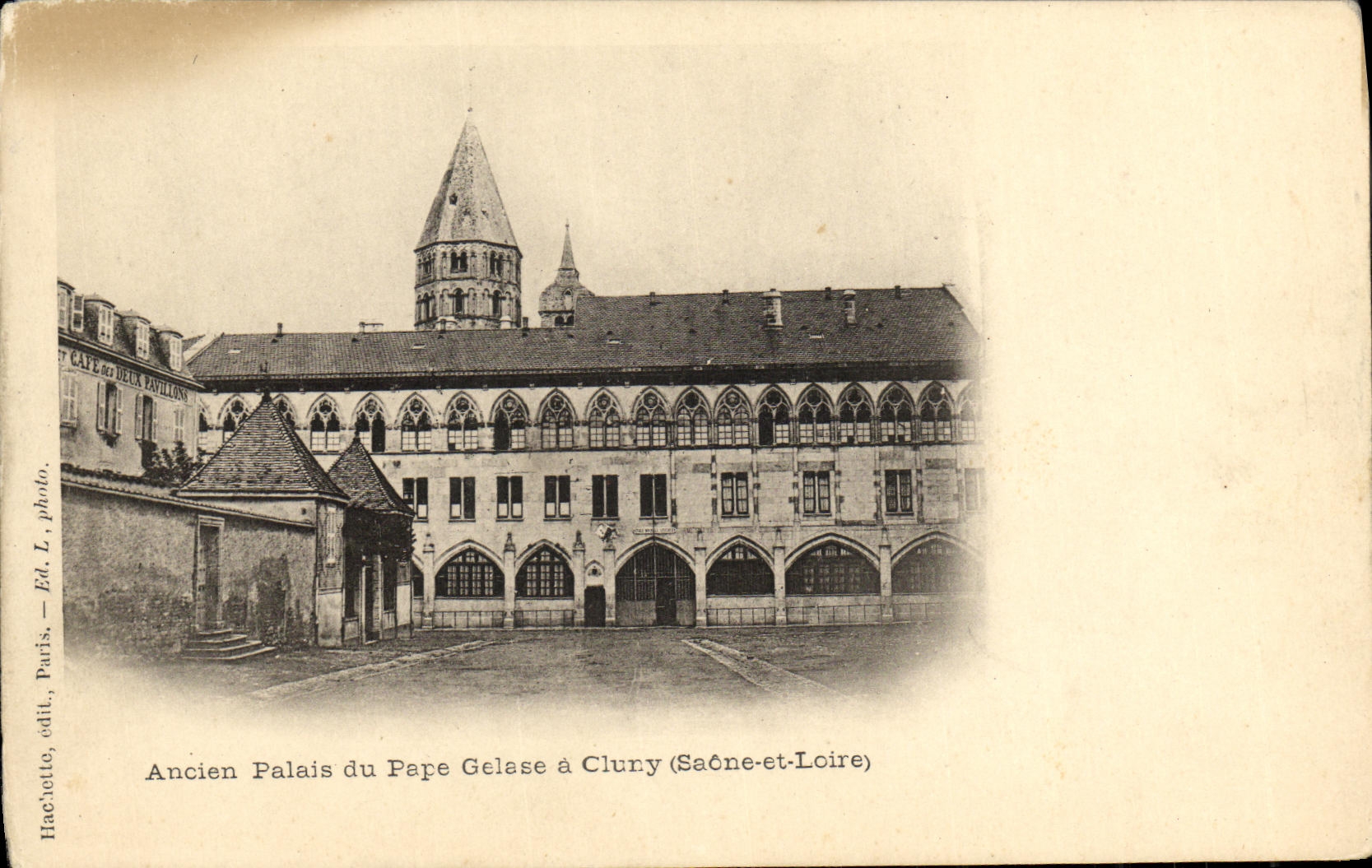 Ancien Palais du Pape Gelase à Cluny (Saône-et-Loire) — Hachette, édit., Paris — n° de série non visible