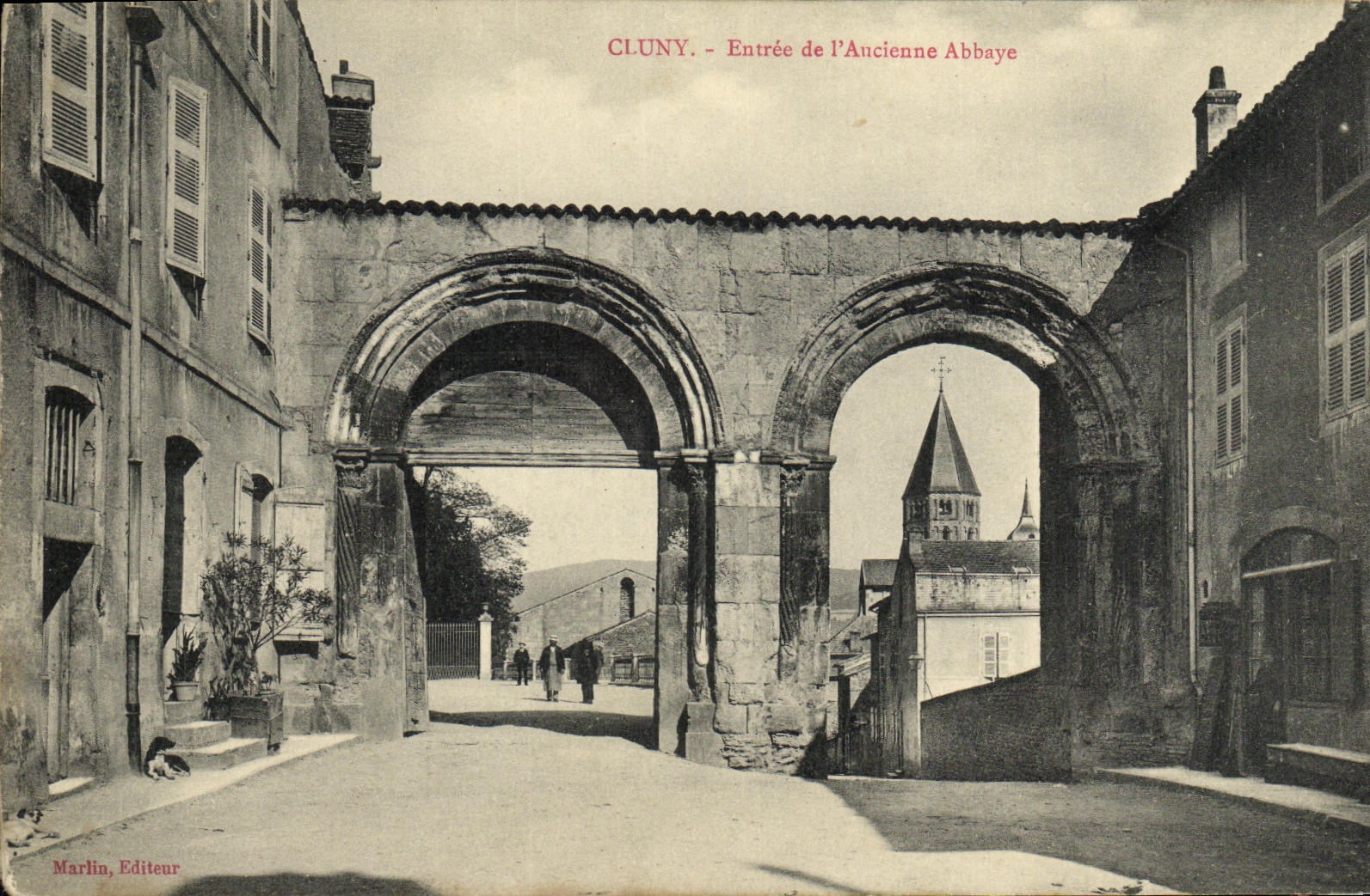 CPA Cluny Entree de l Ancienne Abbaye