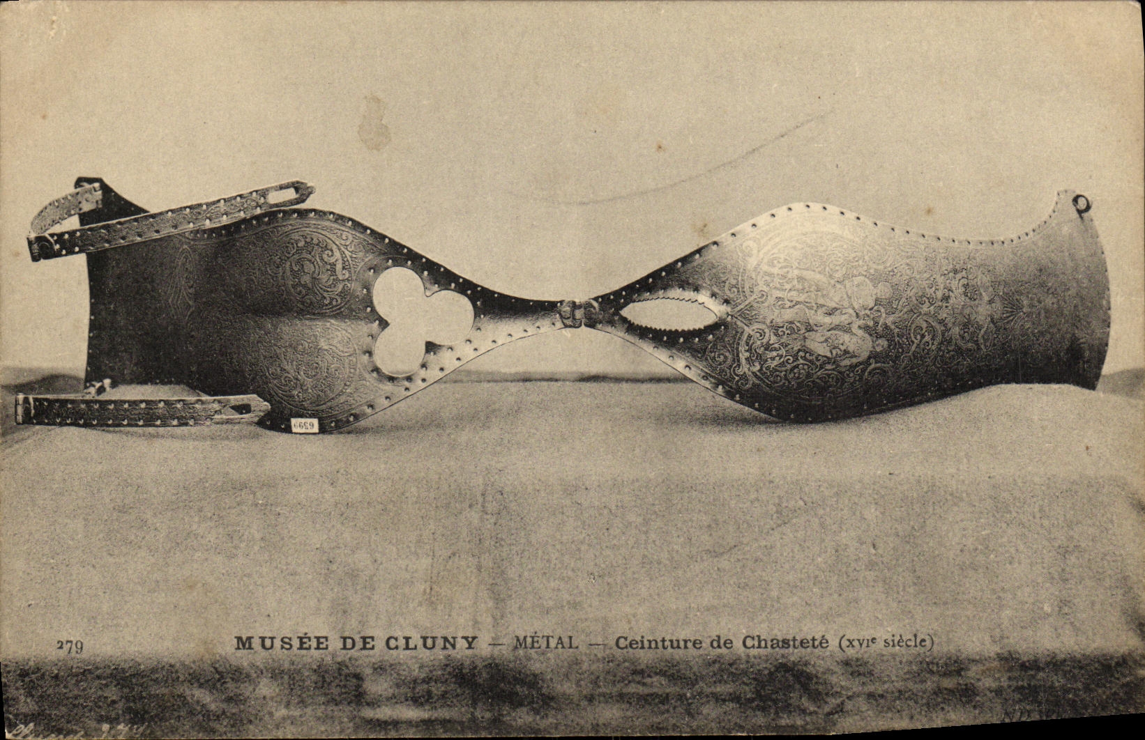 CPA Musee de Cluny Metal Ceinture de Chastete