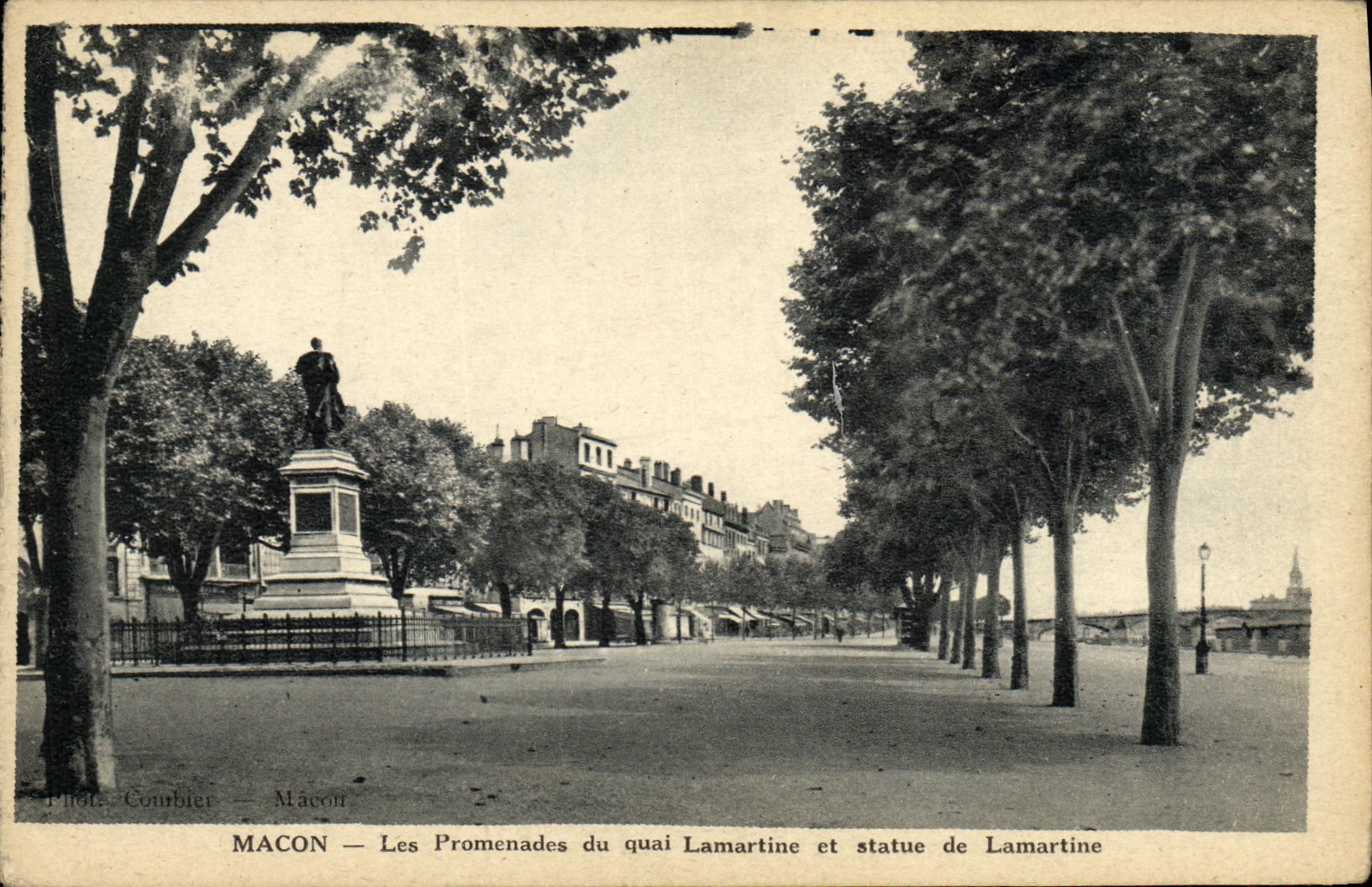 Macon — Les Promenades du quai Lamartine et statue de Lamartine — Phot. Coumbier — Macon
