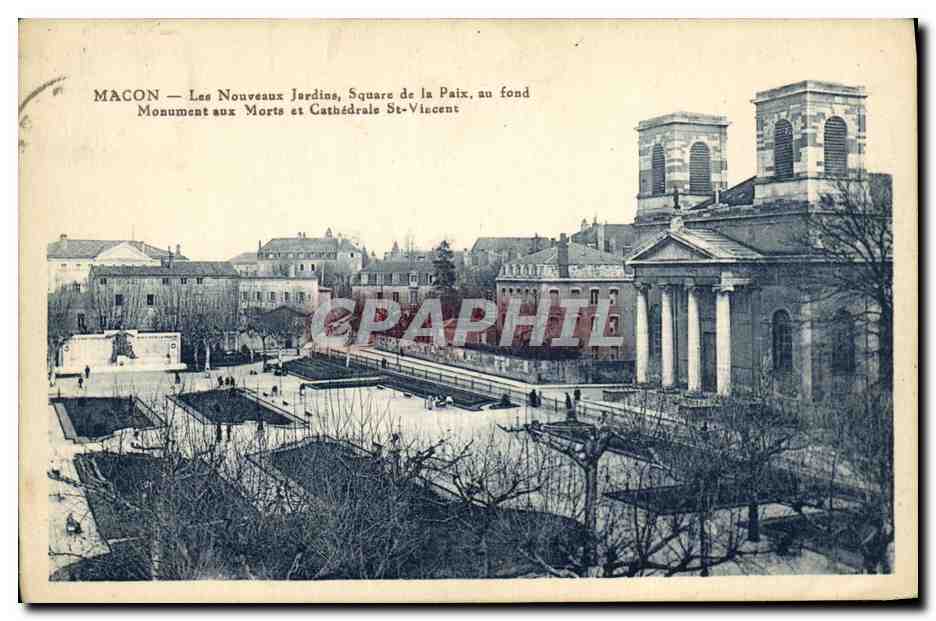 CPA Macon Les Nouveaux Jardins Square de la Paix au fond Monument aux Morts et Cathedrale St Vincent