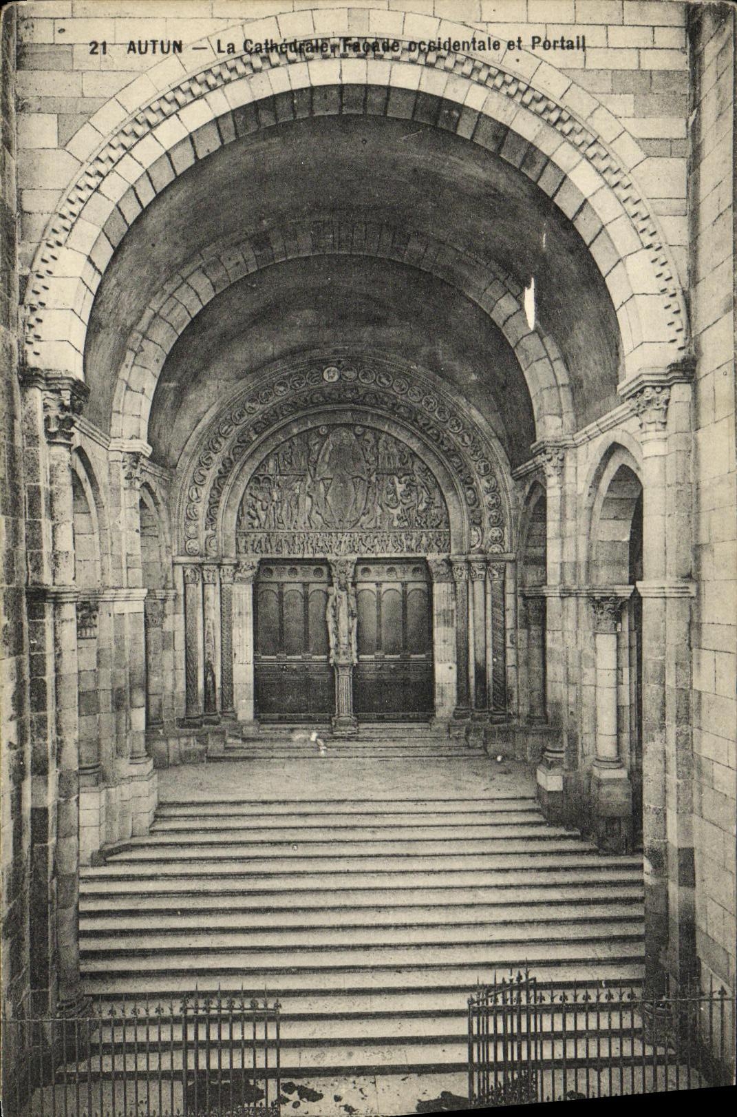 Autun — La Cathédrale, façade occidentale et portail — CPA n°21