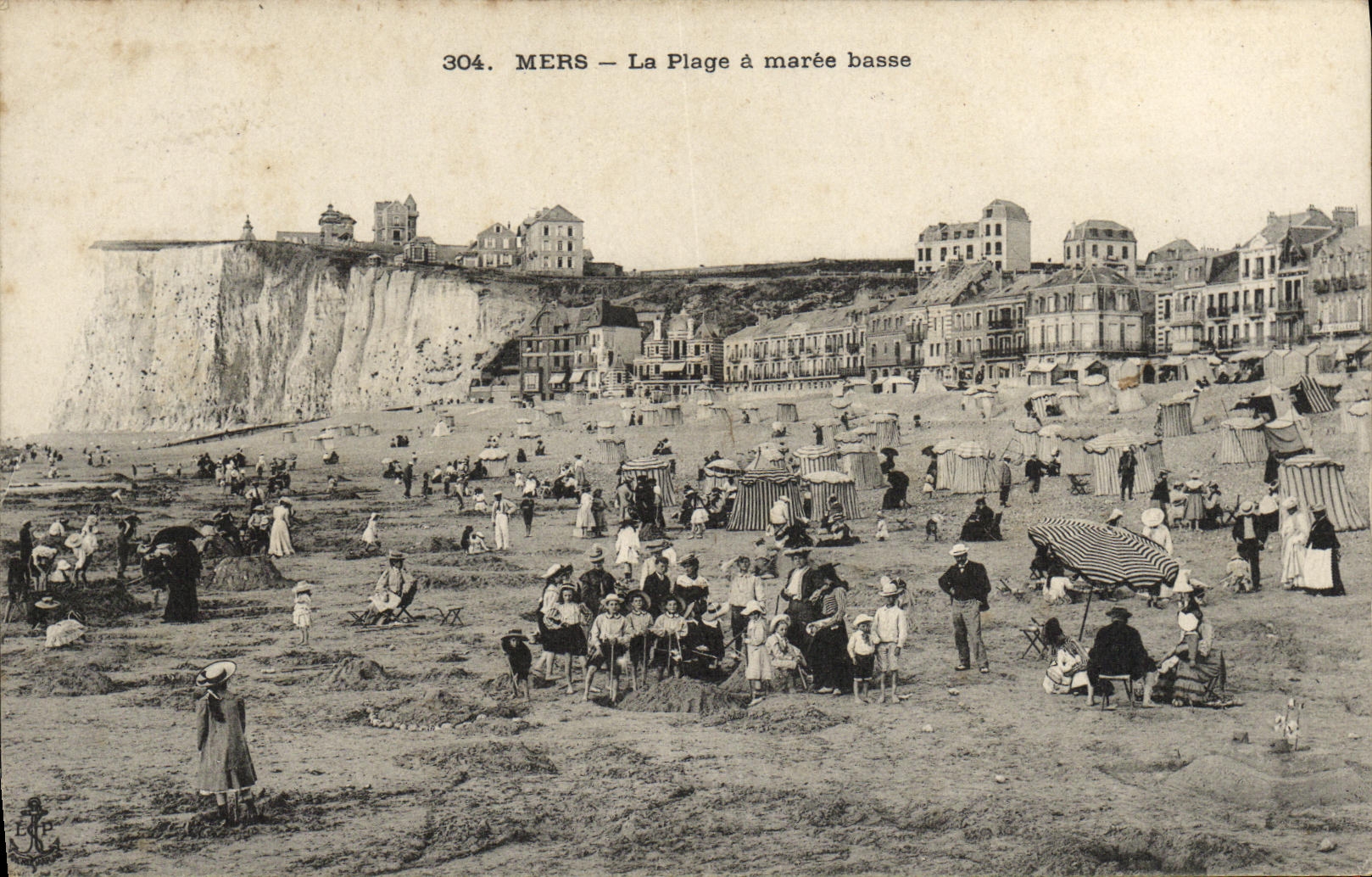 CPA Mers La Plage a maree basse Enfants