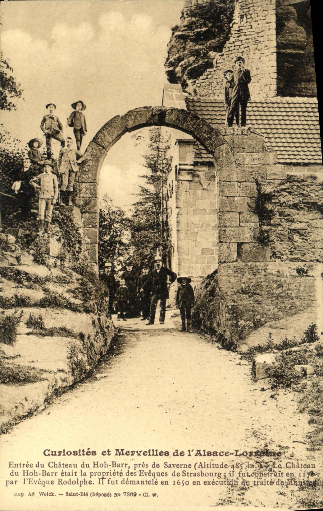 Entrée du Château du Hoh-Barr — près de Saverne — Édition Ad. Weich, N° 7369