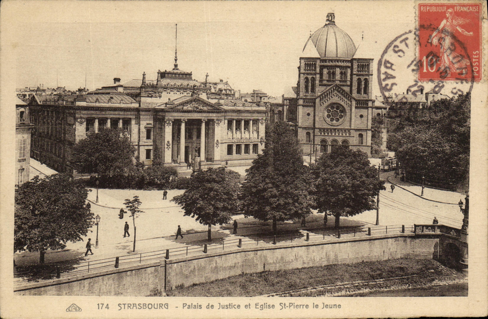 CPA Strasbourg Palais de Jstice et Eglise St Pierre le Jeune