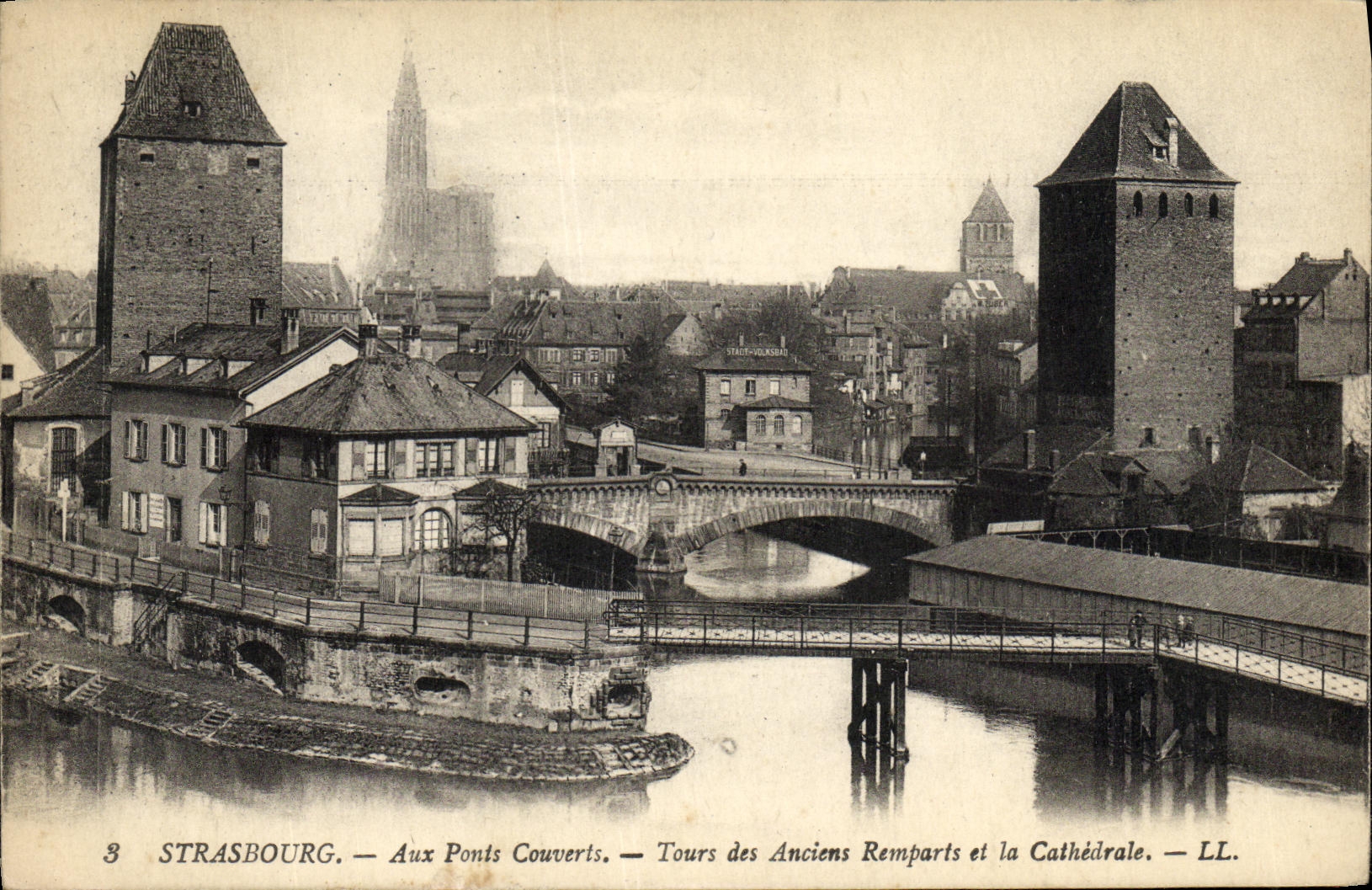 CPA Strasbourg Aux Ponts Couverts Tours des anciens remparts et la cathedrale