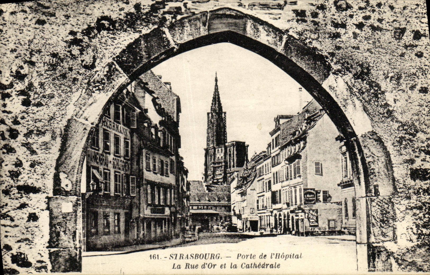 CPA Strasbourg Porte de l Hopital La Rue d Or et la Cathedrale