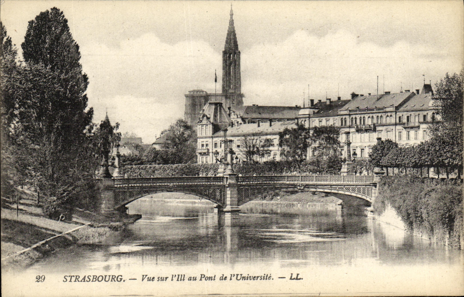 CPA Strasbourg Vue sur l lll au Pont de l Universite