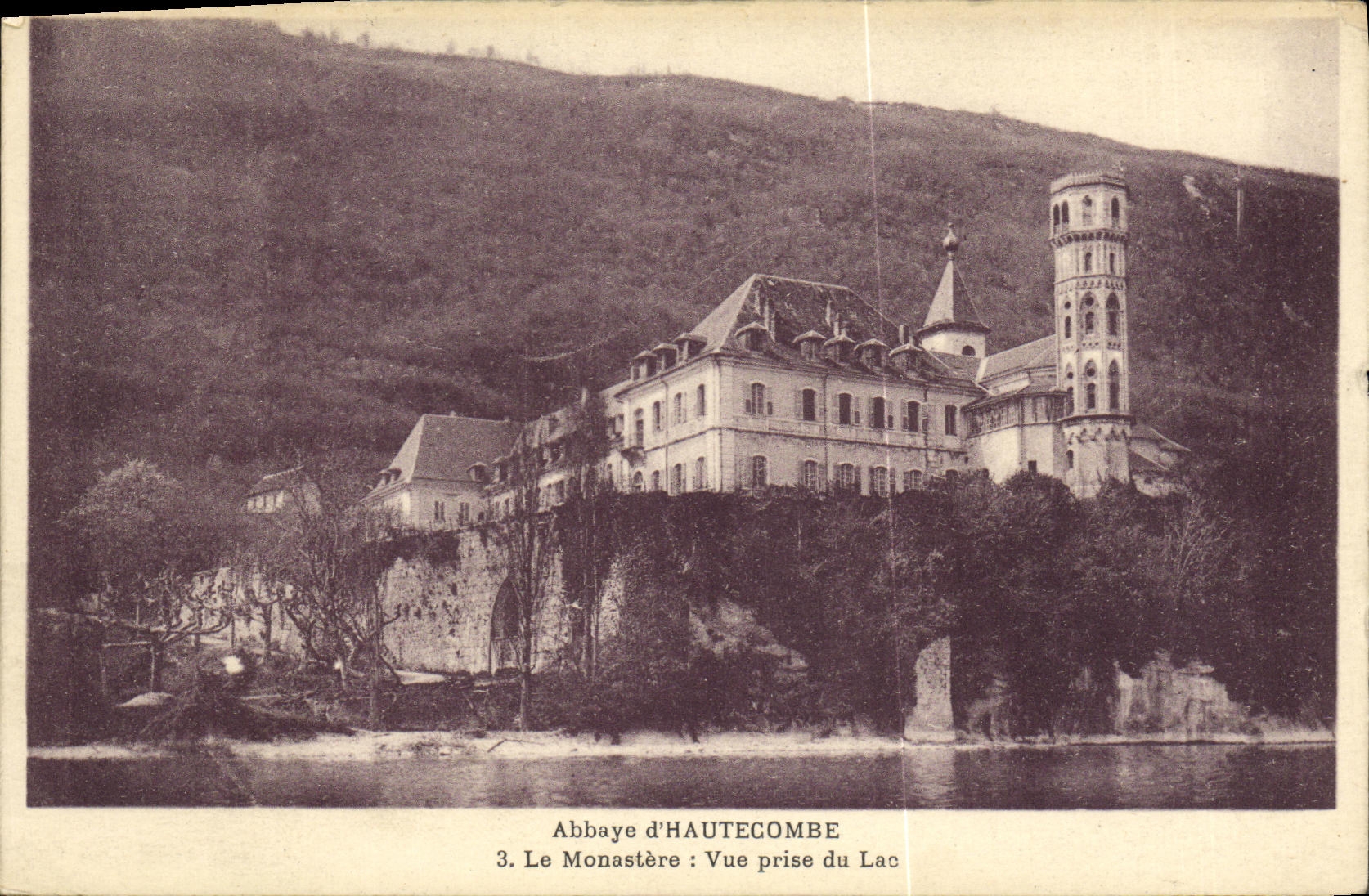 CPA L Abbaye D Hautecombe Le Monastere Vue Prise du Lac