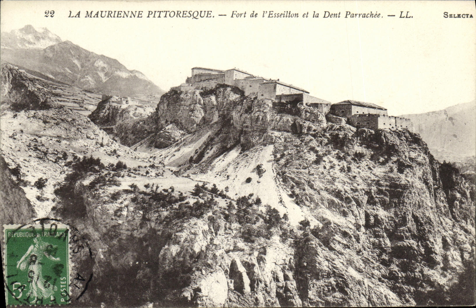 CPA La Maurienne Pittoresque Fort de L Esseillon et la Dent Parrachee