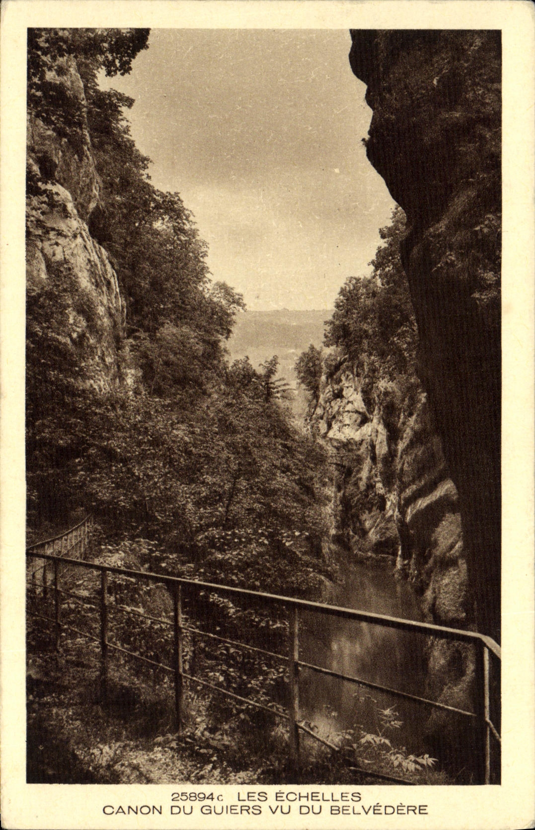 CPA Les Echelles Canon Du Duiers Vu Du Belvedere