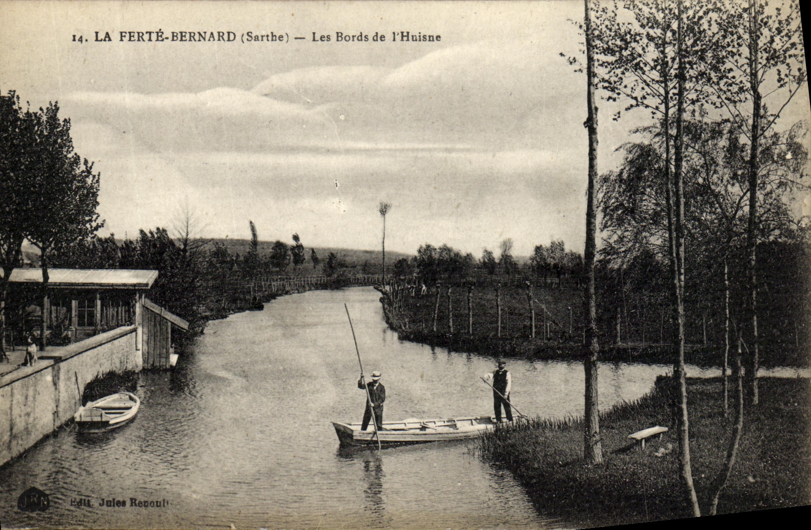 CPA La Ferte Bernard Les Bords de L Huisne Barque 