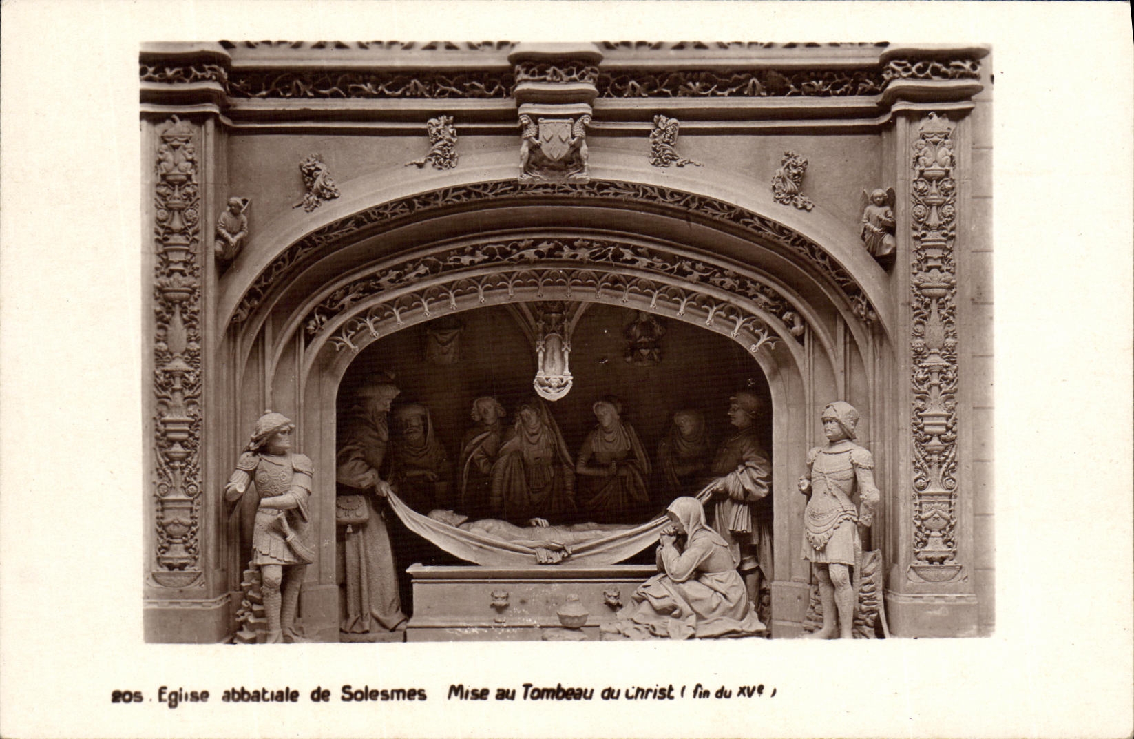 CPA Eglise abbatiale de de Solesmes Mise au tombeau du Christ 