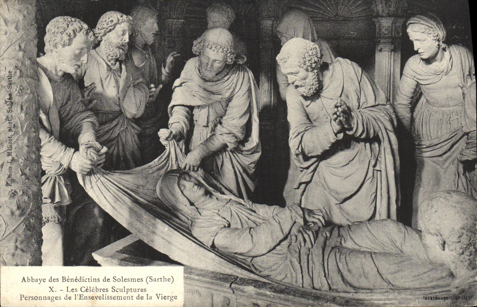 CPA Solesmes Abbaye des Benedictins Les sculptures Personnages de l ensevelissement de la vierge 