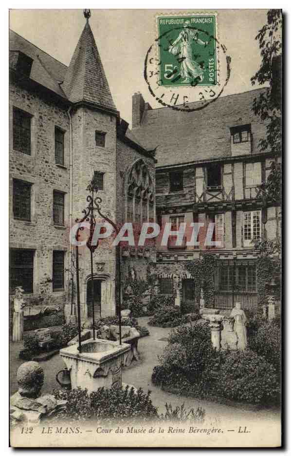 CPA Le Mans Cour du Musee de la Reine Berangere