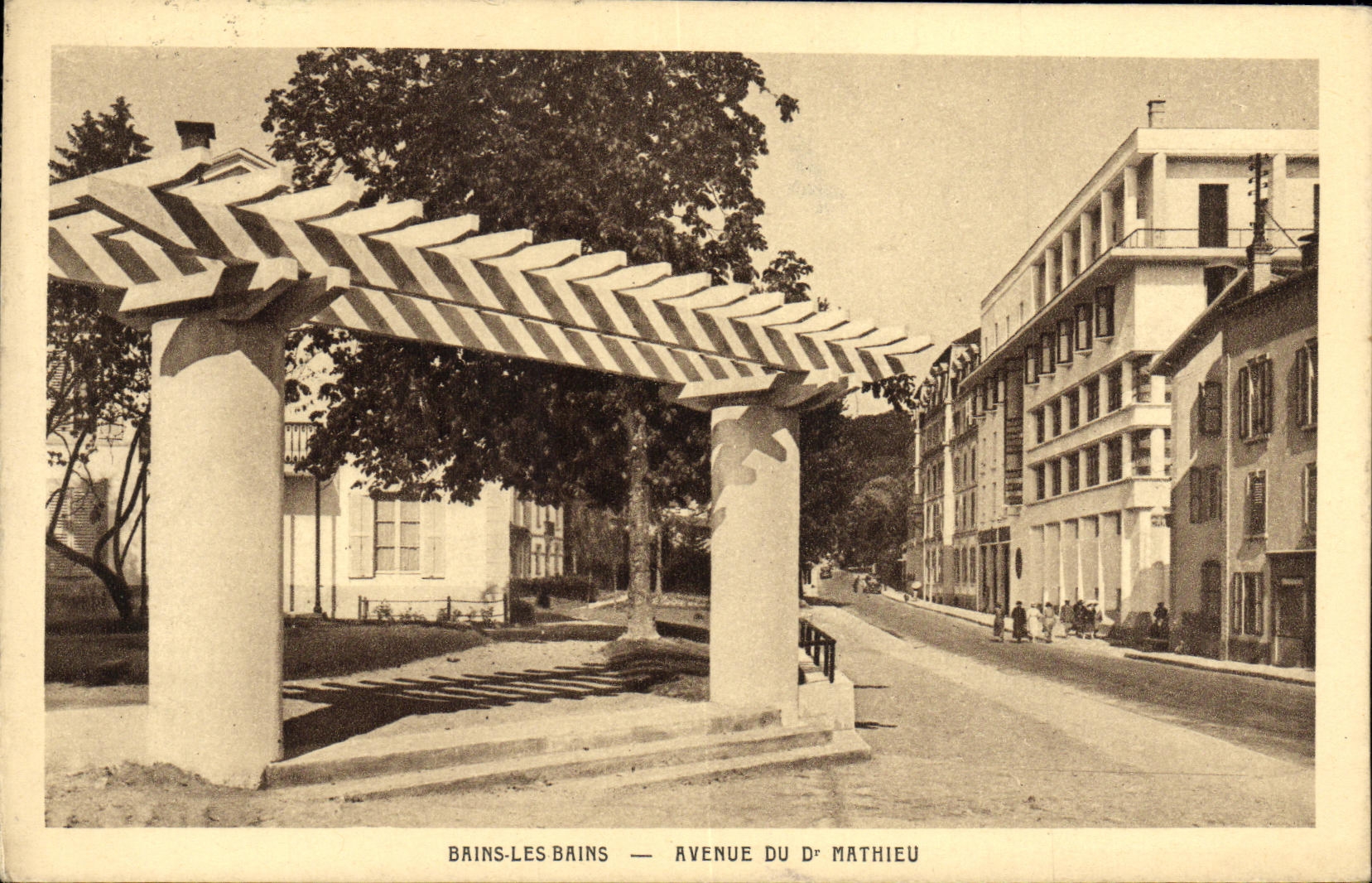 CPA Bains Les Bains Avenue Du Dr Mathieu