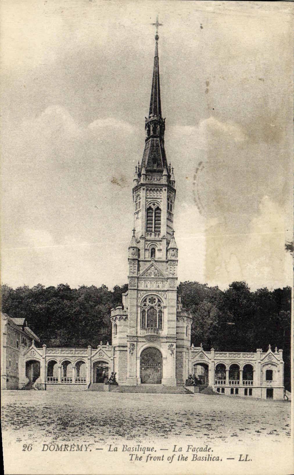 CPA Domremy La Basilique La Facade