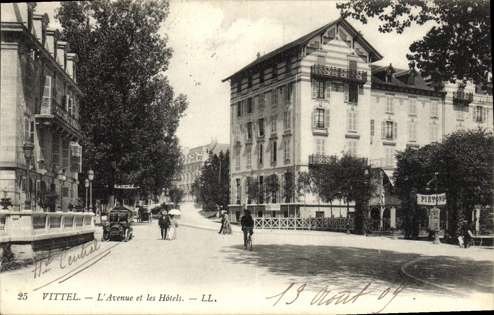 CPA Vittel L Avenue et les Hotels 