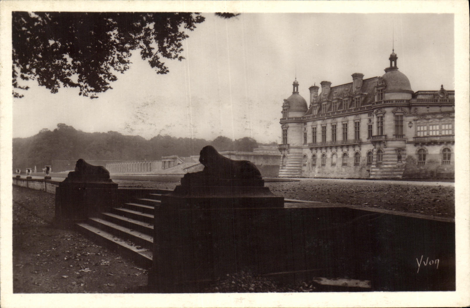 Château de Chantilly — vu du parc — Edition d'Art YVON
