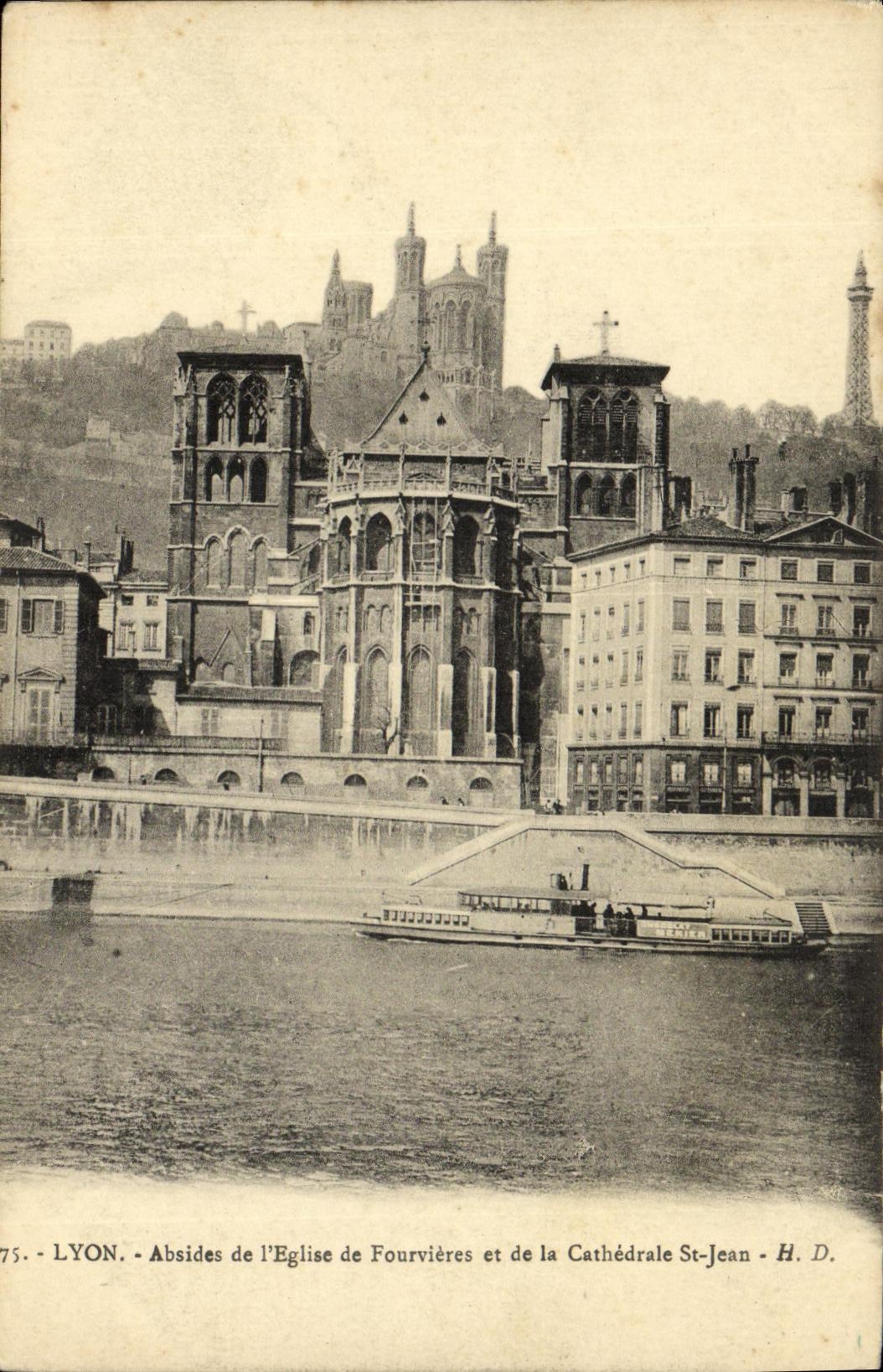 CPA Lyon Absides de L Eglise de Fourvieres et de la Cahedrale St Jean Bateau