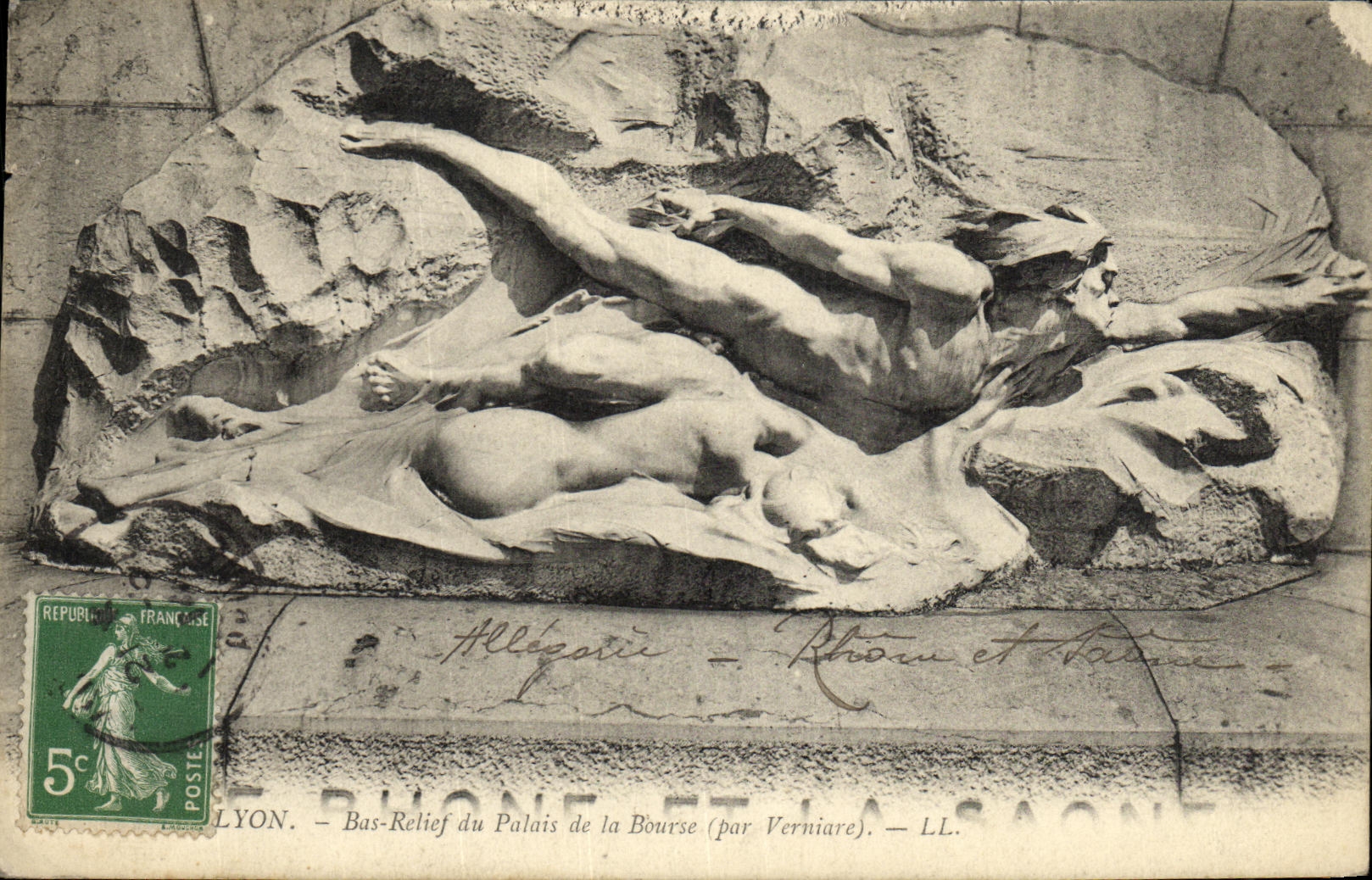 CPA Lyon Bas relief du palais de la Bourse par Verniare