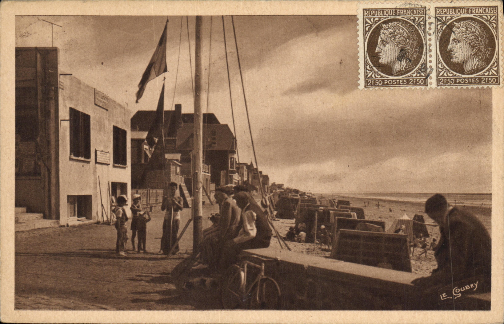 Coutainville (Manche) — La Jetée-Promenade vue du Grand Signal — Éditions Le Goubey