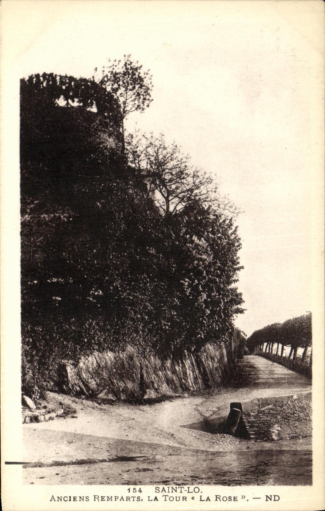 Saint-Lô — Anciens remparts, la tour « La Rose » — ND