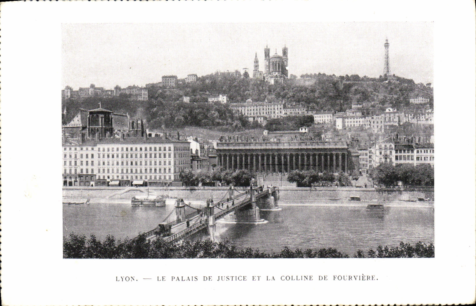 CPA Lyon Le Palais de Justice et la Colline de Fourviere