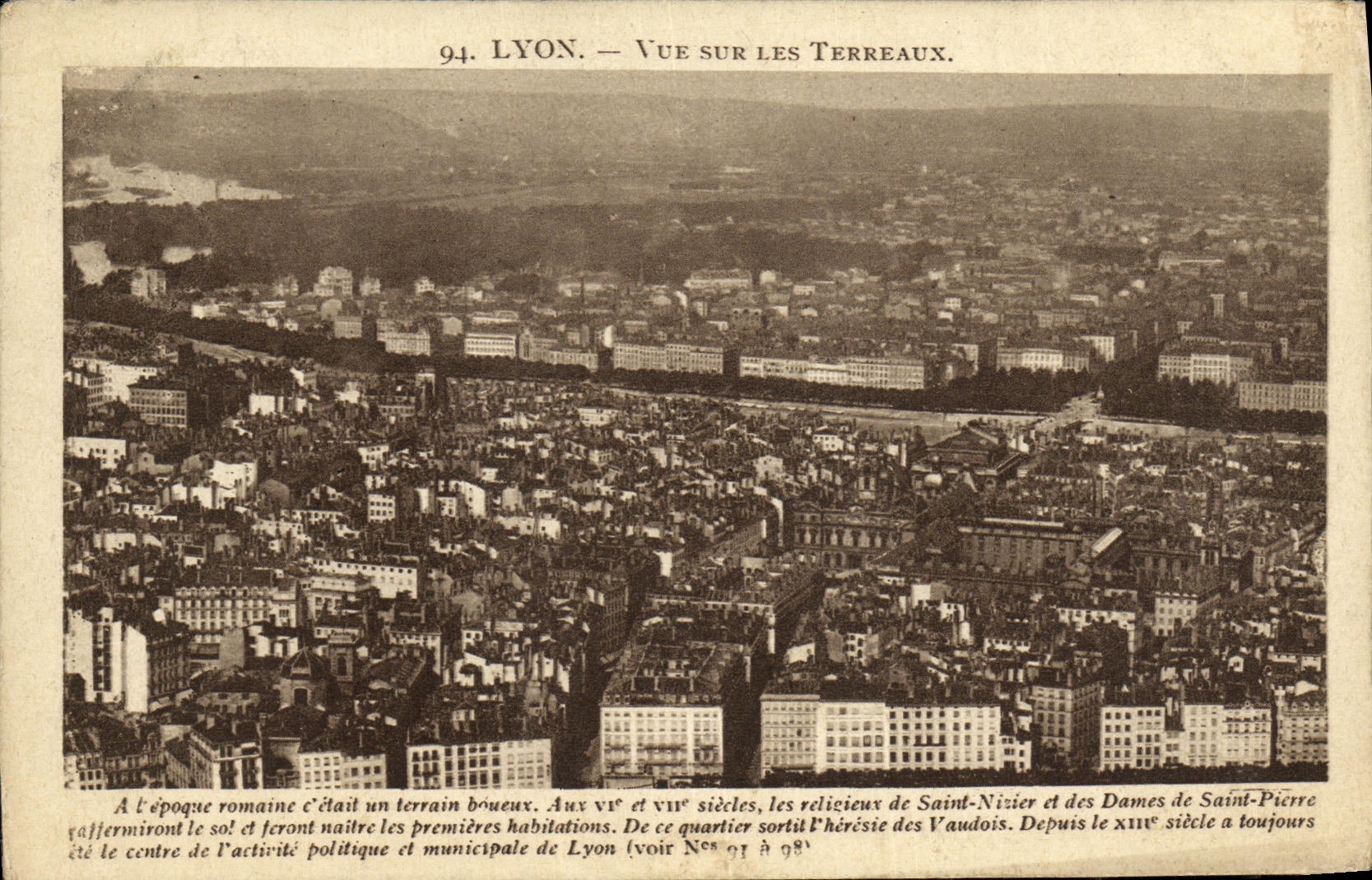CPA Lyon Vue sur les Terreaux