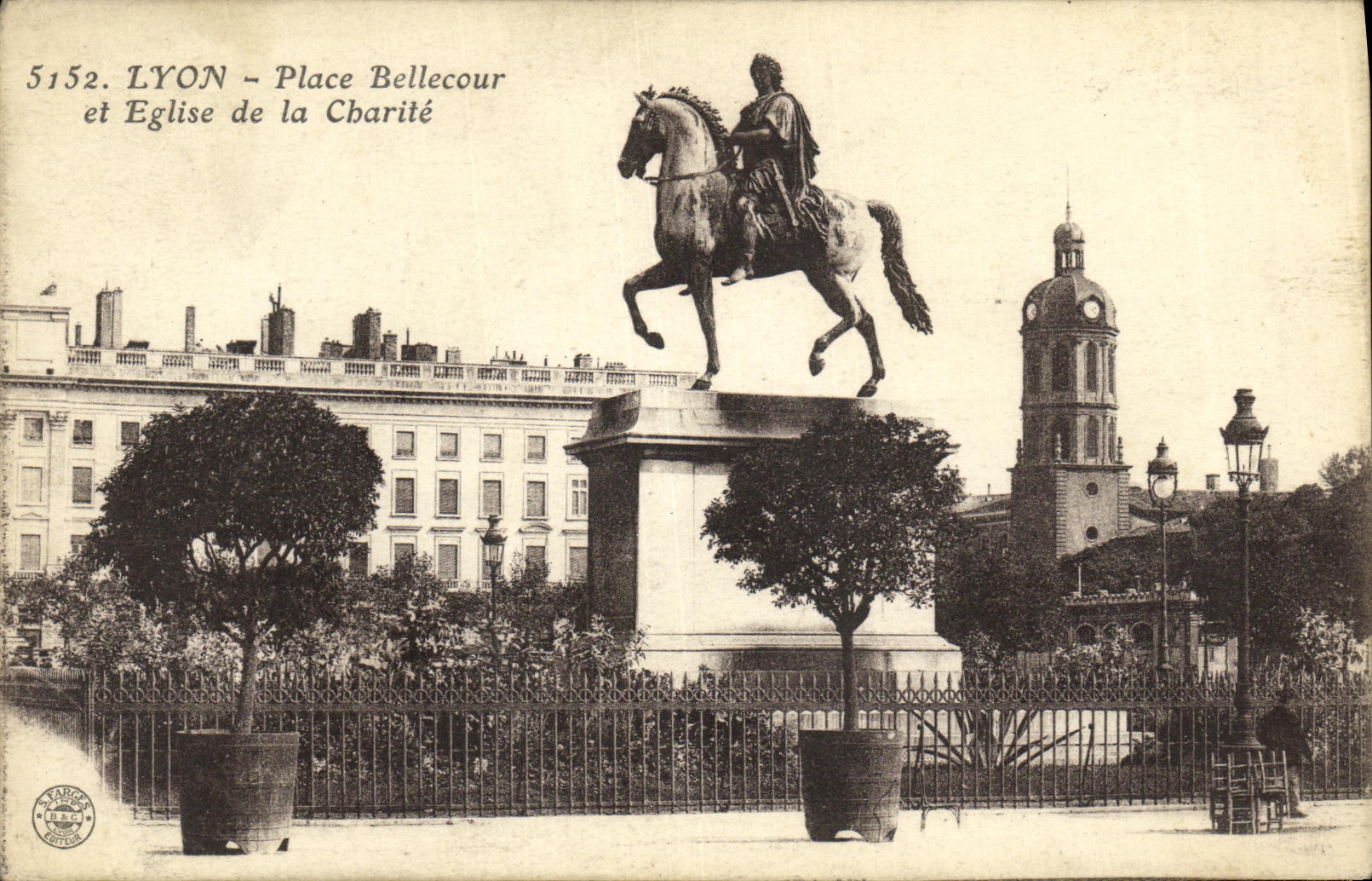 LYON - Place Bellecour et Église de la Charité — éditeur LANGE (n° 5152)