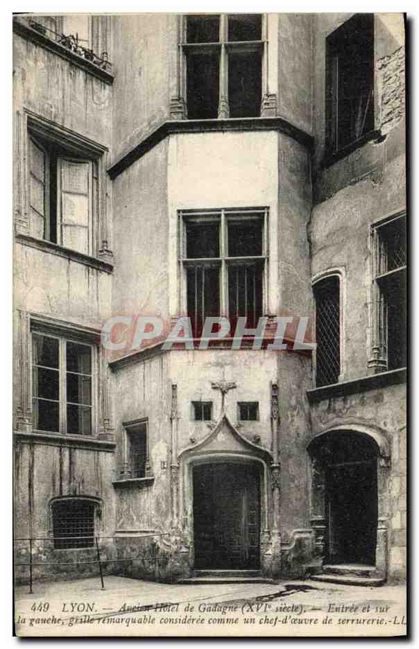 Lyon — Ancien Hôtel de Gadagne (XVIe siècle) — Entrée et sur la gauche, grille remarquable considérée comme un chef-d'œuvre de serrurerie.-L.L.