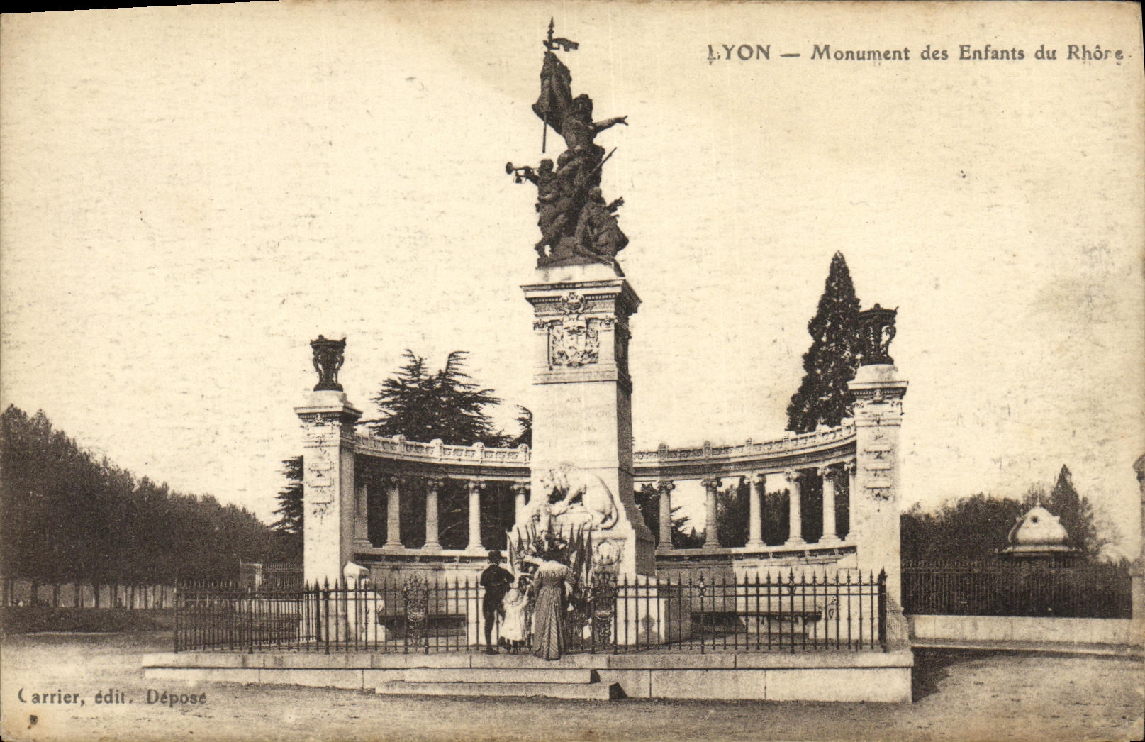 CPA Lyon Monument des Enfants du Rhore