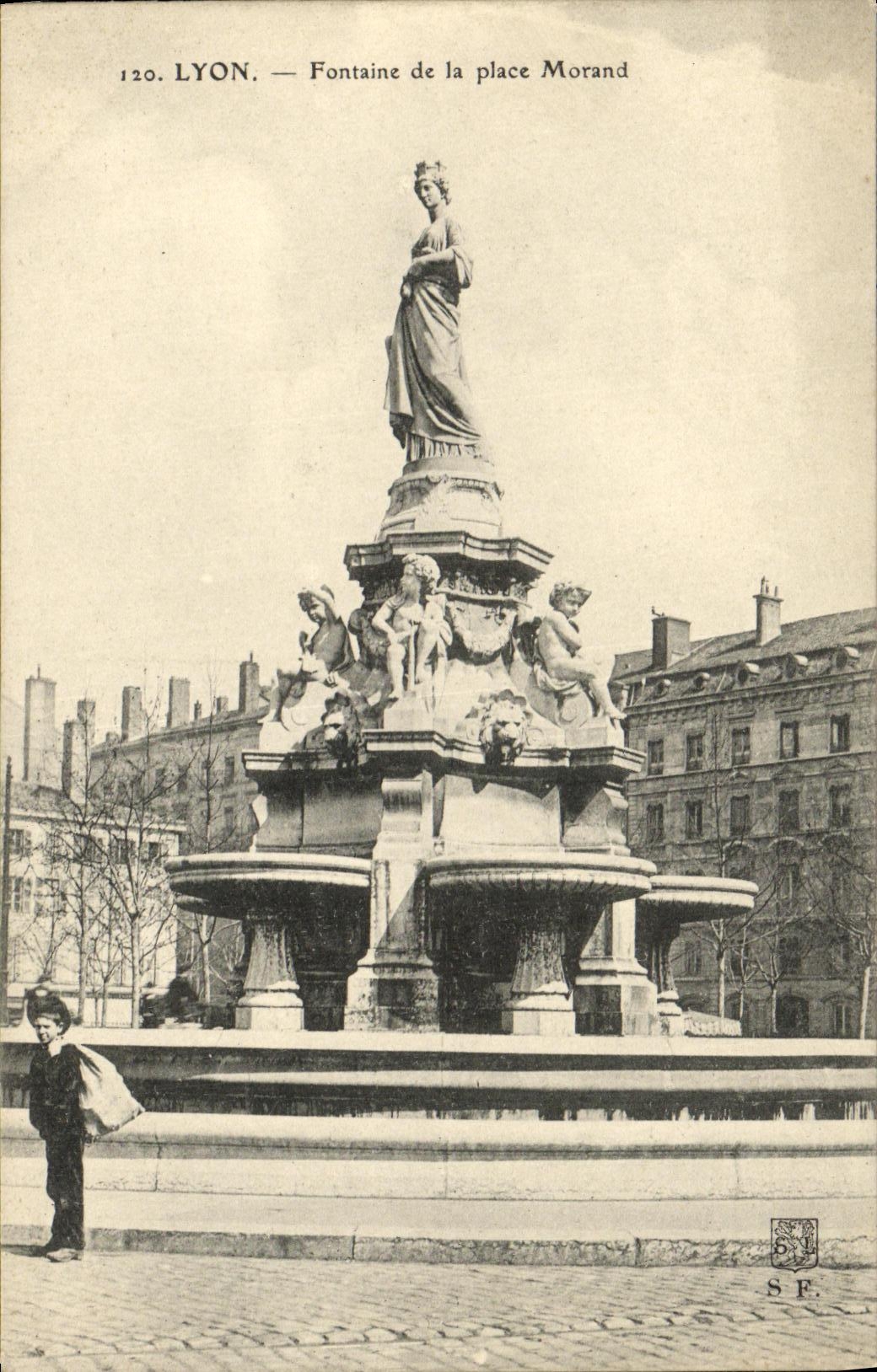 LYON — Fontaine de la place Morand — SF