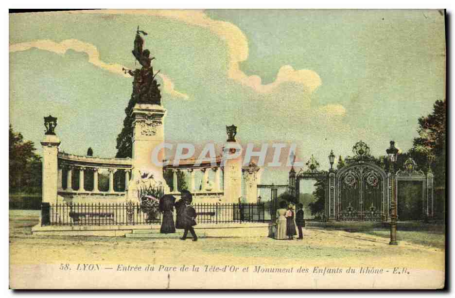 CPA Lyon Entree du Parc de la Tete d Or et Monument des Enfants du Rhone