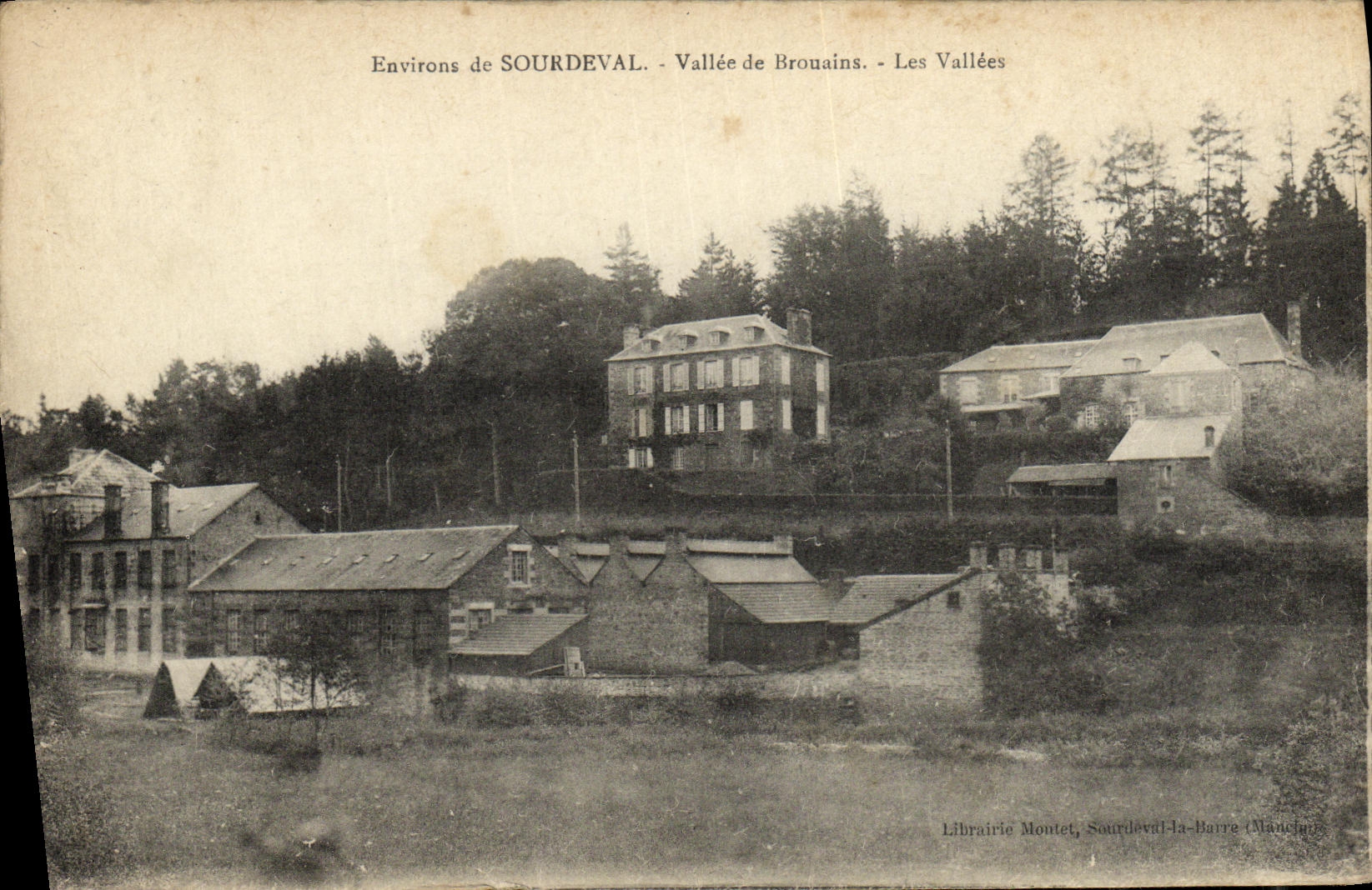 CPA Environs de Sourdeval Vallee de Brouains Les Vallees