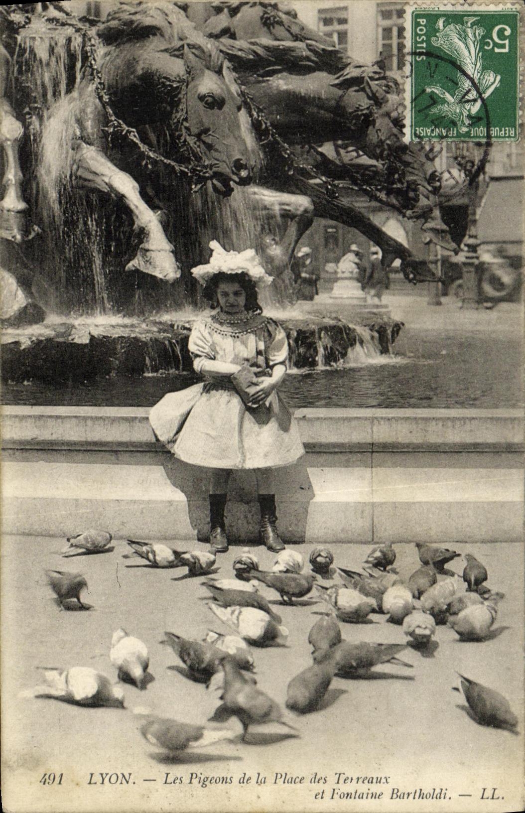 LYON — Die Tauben auf der Place des Terreaux und Bartholdi-Fontäne — LL. — n°491