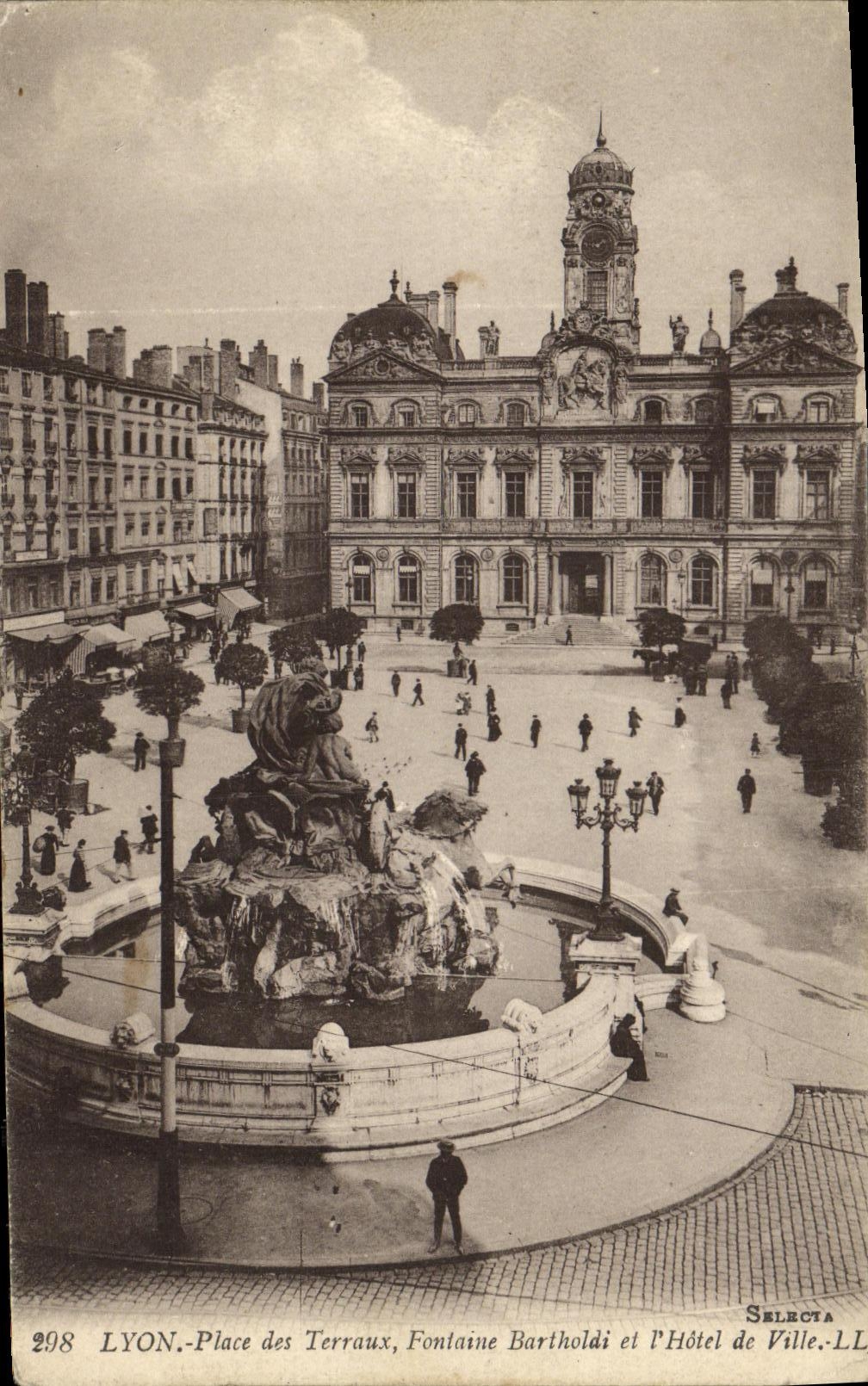 LYON - Place des Terraux, Fontaine Bartholdi et l'Hôtel de Ville — Selecta, n°298