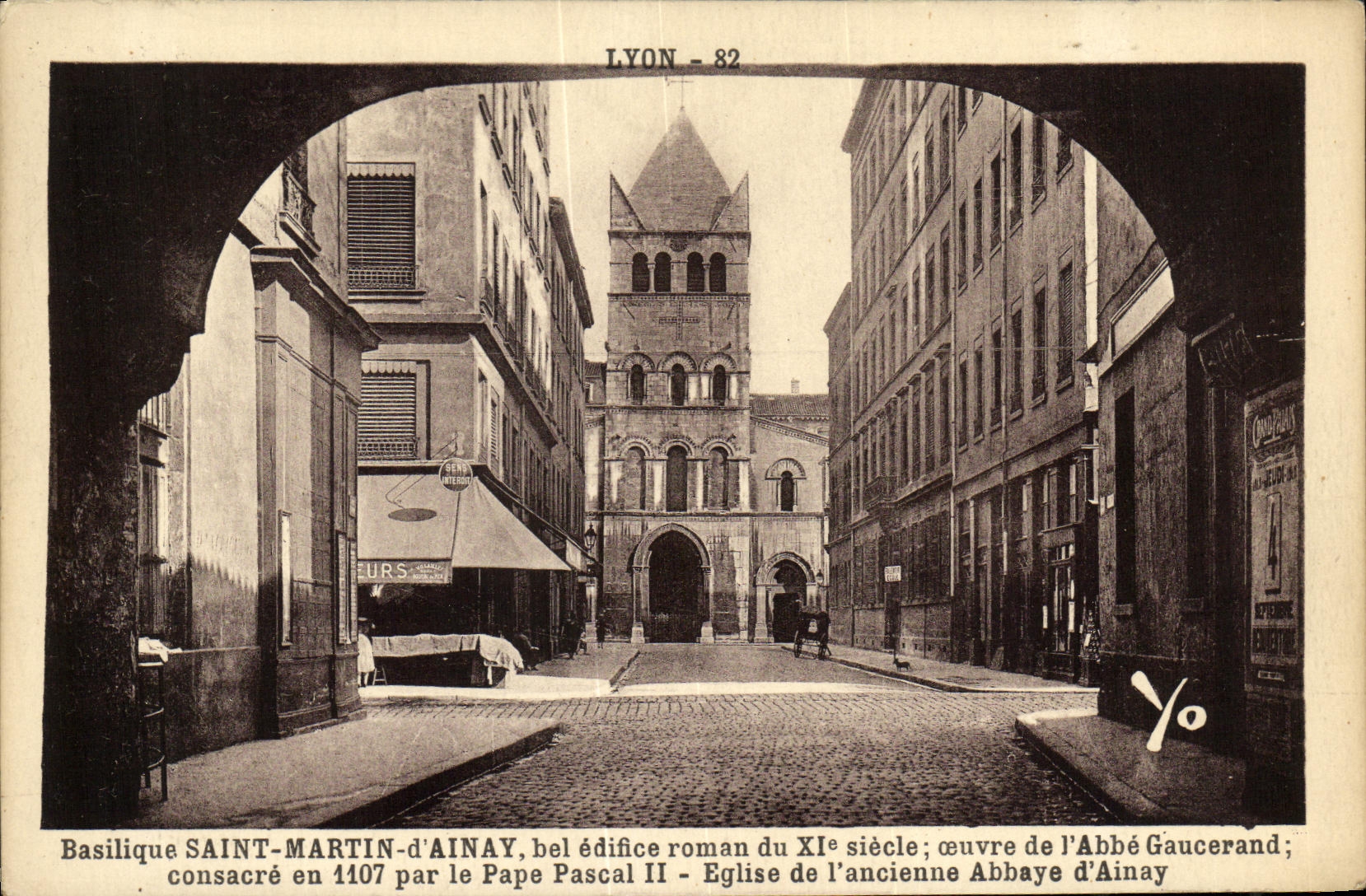 CPA Lyon Bsilique Saint Martin d Annay bel edifice roman du Xl e siecle