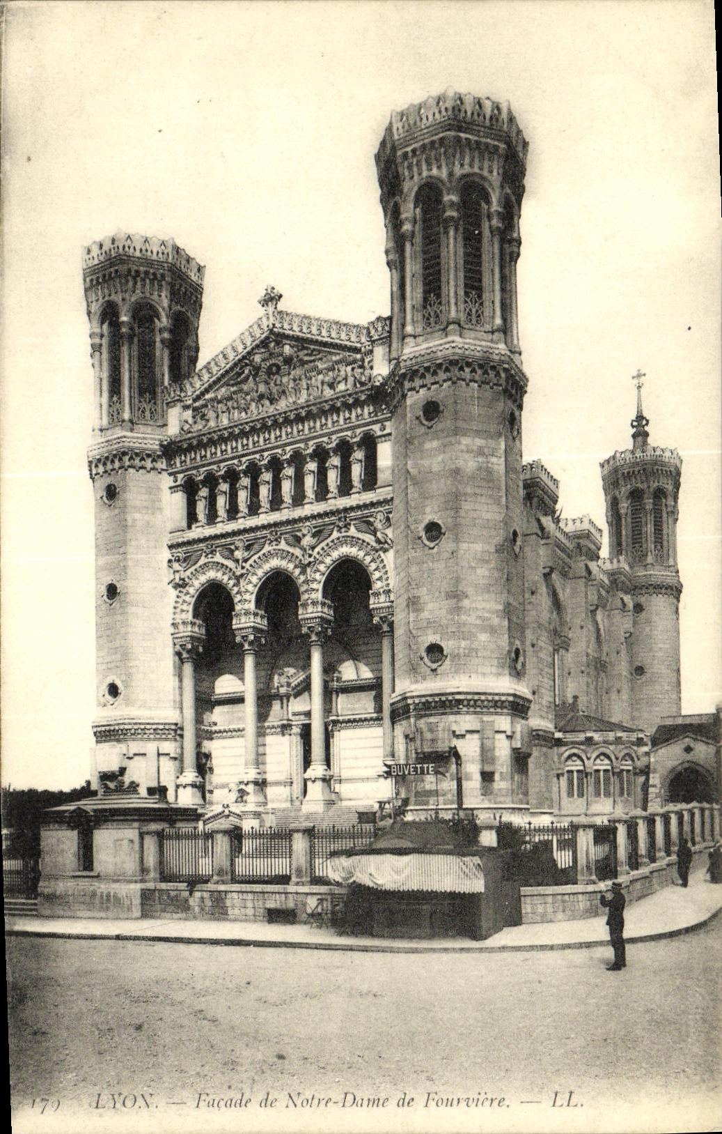 CPA Lyon Facade de Notre Dame de Fourviere
