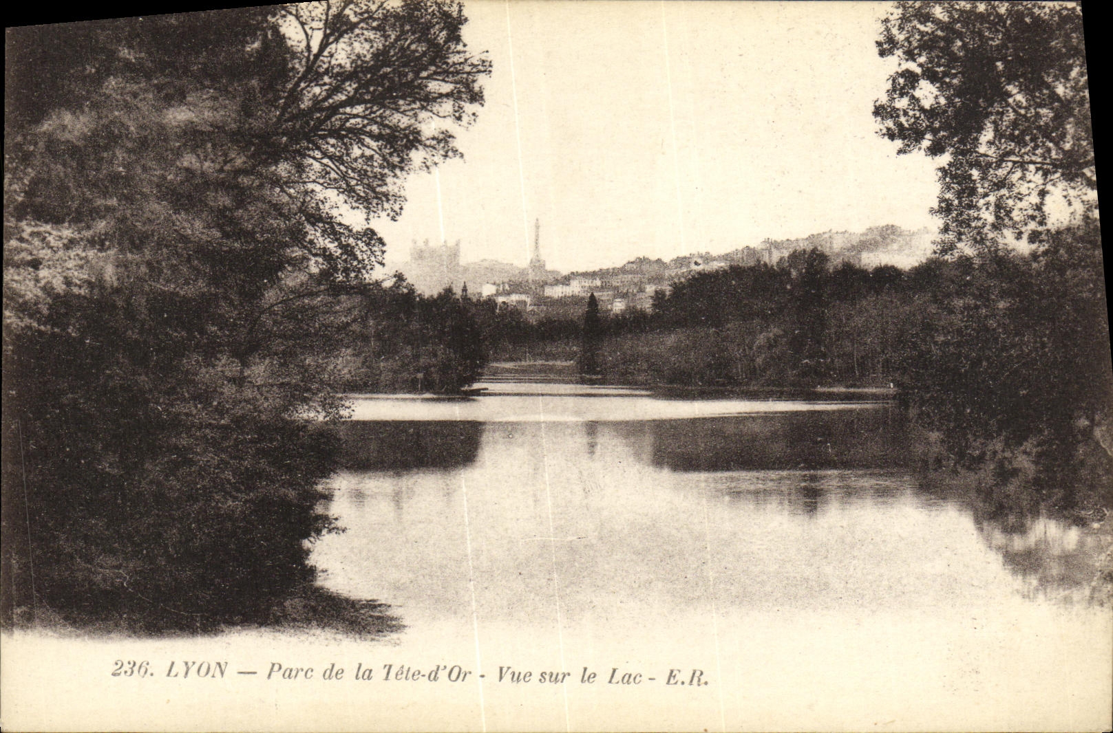 CPA Lyon Parc de la Tete d Or Vue sur le Lac