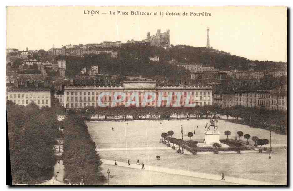 CPA Lyon La Place Bellecour et Coteau de Fourviere