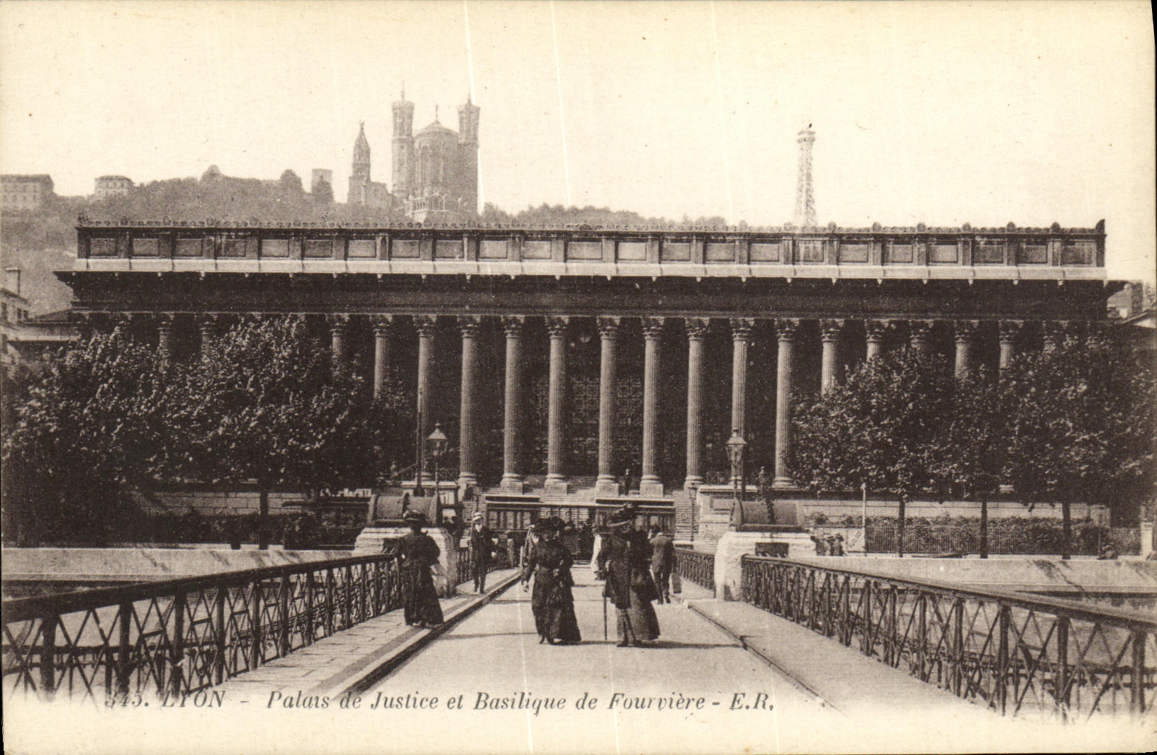 CPA Lyon Palais de Justice et Basilique de Fourviere